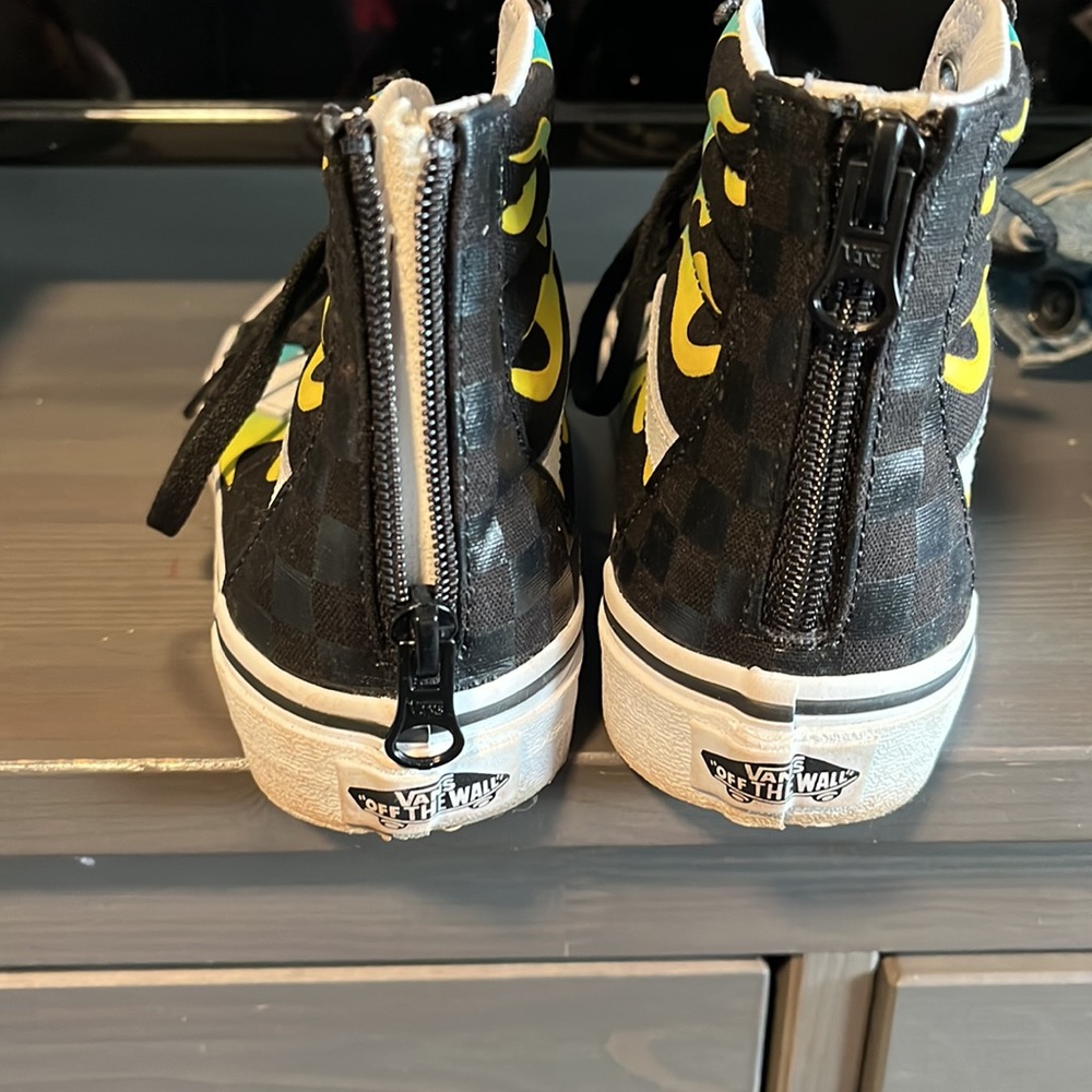 Vans - Picture 2 of 3
